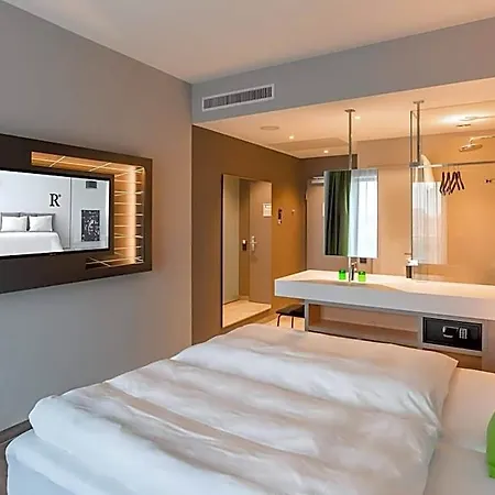 Elaya Kevelaer, Trademark Collection By Wyndham 3*